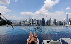 Starsbed Klcc Skyview Roof Pool Hostel