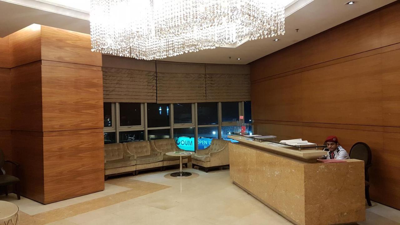 Starsbed Klcc Skyview Roof Pool Hostel Kuala Lumpur Exterior photo