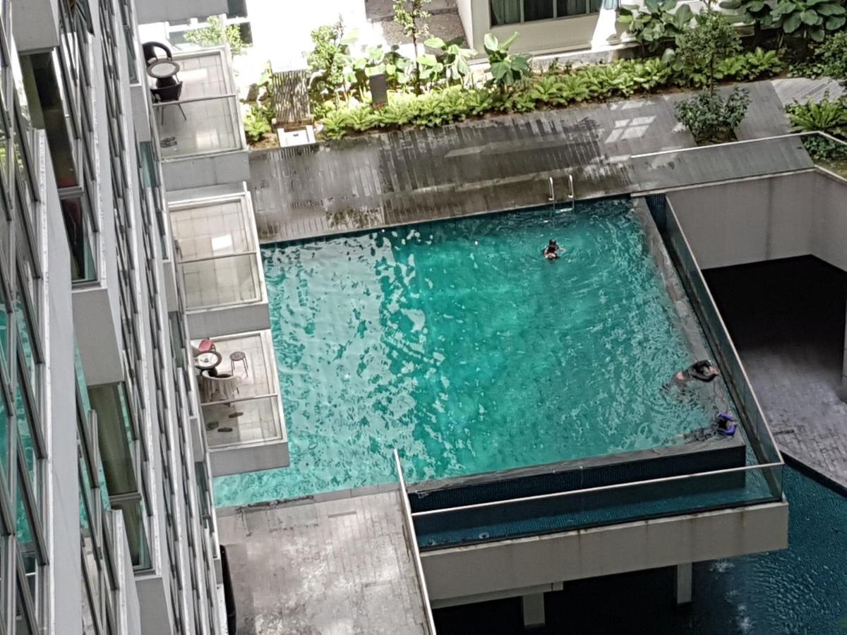 Starsbed Klcc Skyview Roof Pool Hostel Kuala Lumpur Exterior photo