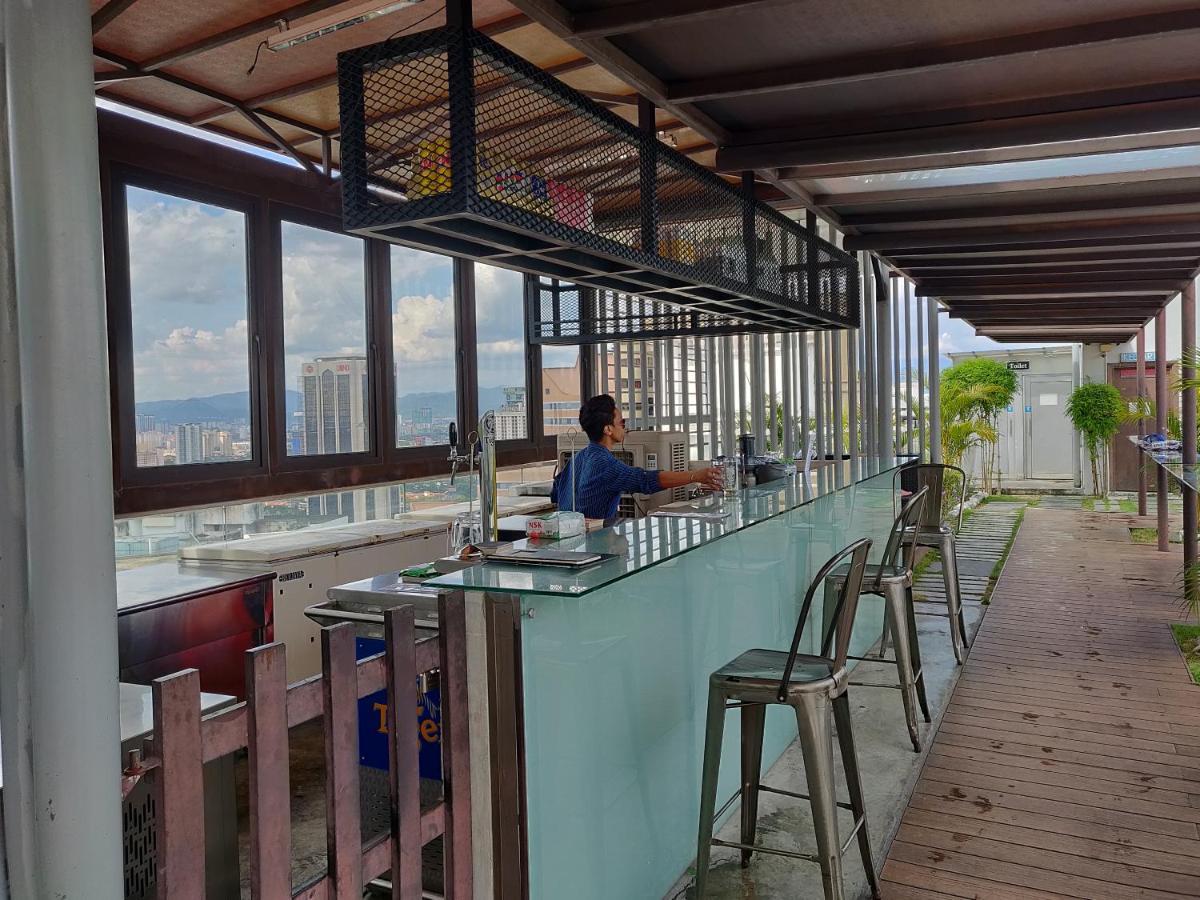 Starsbed Klcc Skyview Roof Pool Hostel Kuala Lumpur Exterior photo