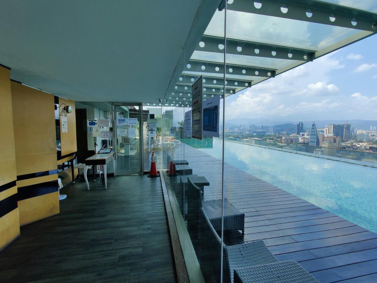 Starsbed Klcc Skyview Roof Pool Hostel Kuala Lumpur Exterior photo