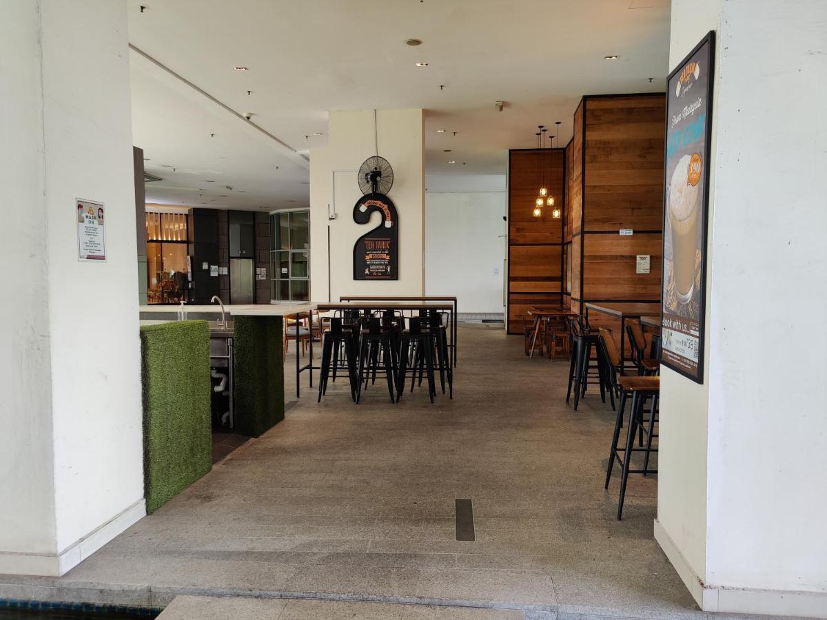 Starsbed Klcc Skyview Roof Pool Hostel Kuala Lumpur Exterior photo