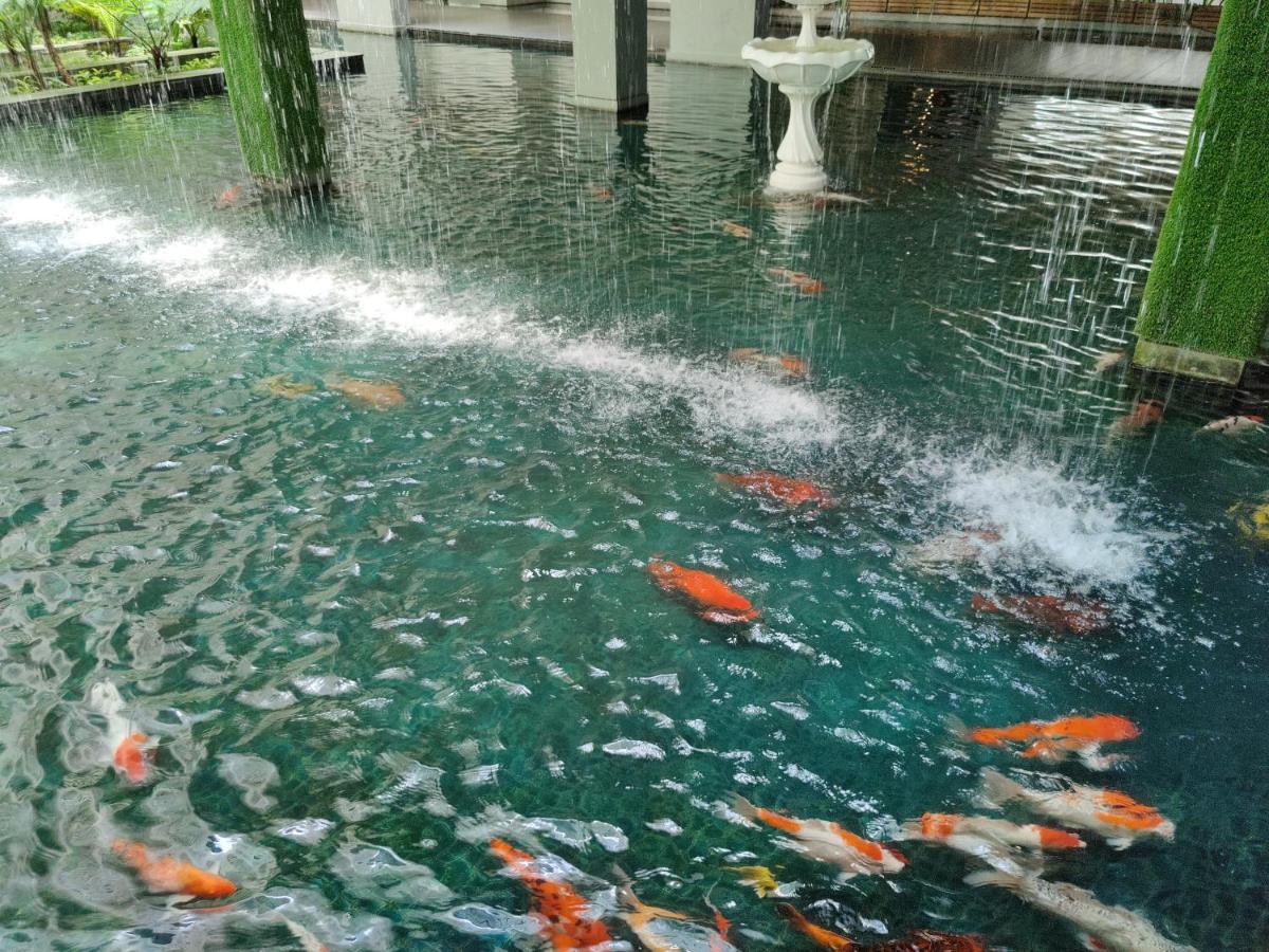Starsbed Klcc Skyview Roof Pool Hostel Kuala Lumpur Exterior photo