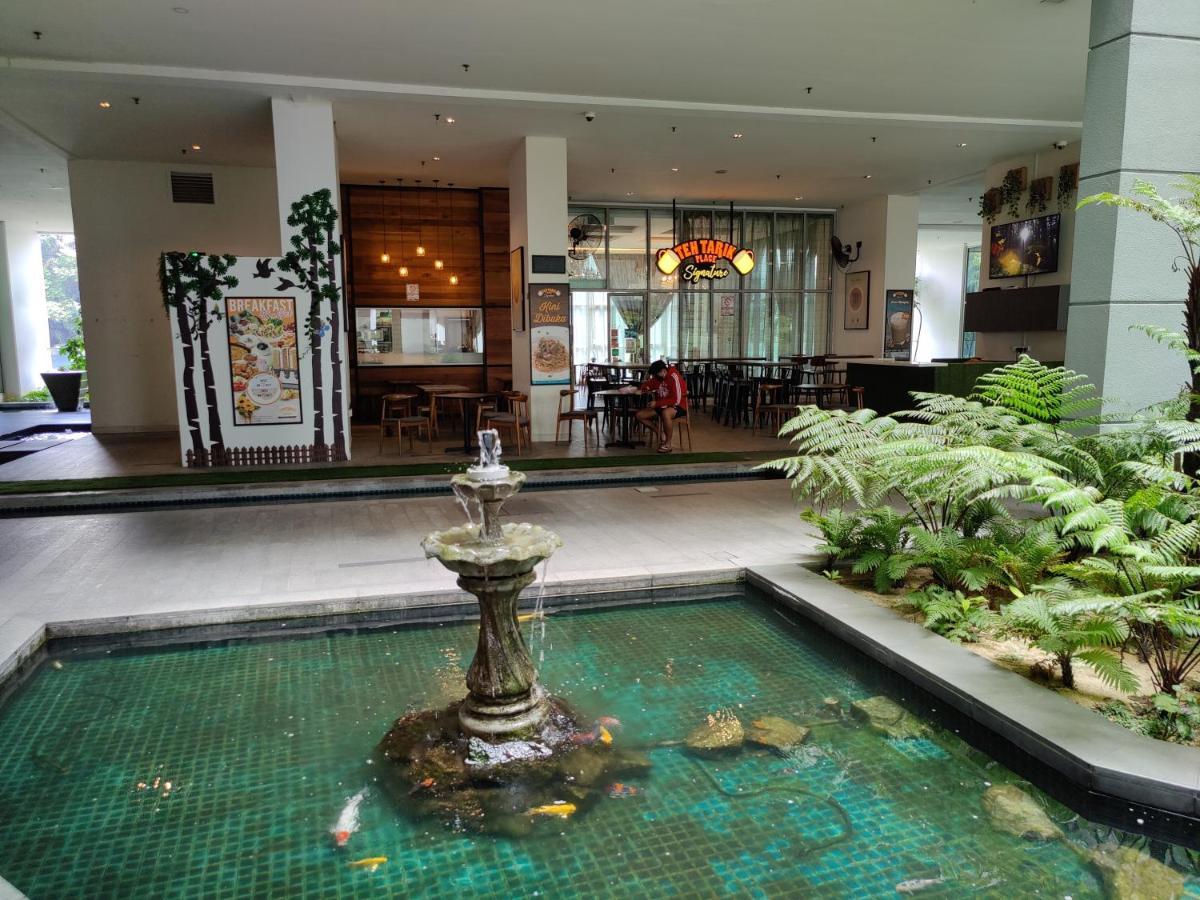 Starsbed Klcc Skyview Roof Pool Hostel Kuala Lumpur Exterior photo