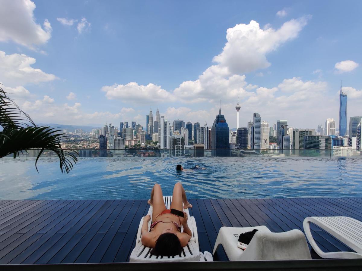 Starsbed Klcc Skyview Roof Pool Hostel Kuala Lumpur Exterior photo